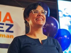 Rossana Rodríguez-Sanchez rallies with supporters at a campaign event in Chicago